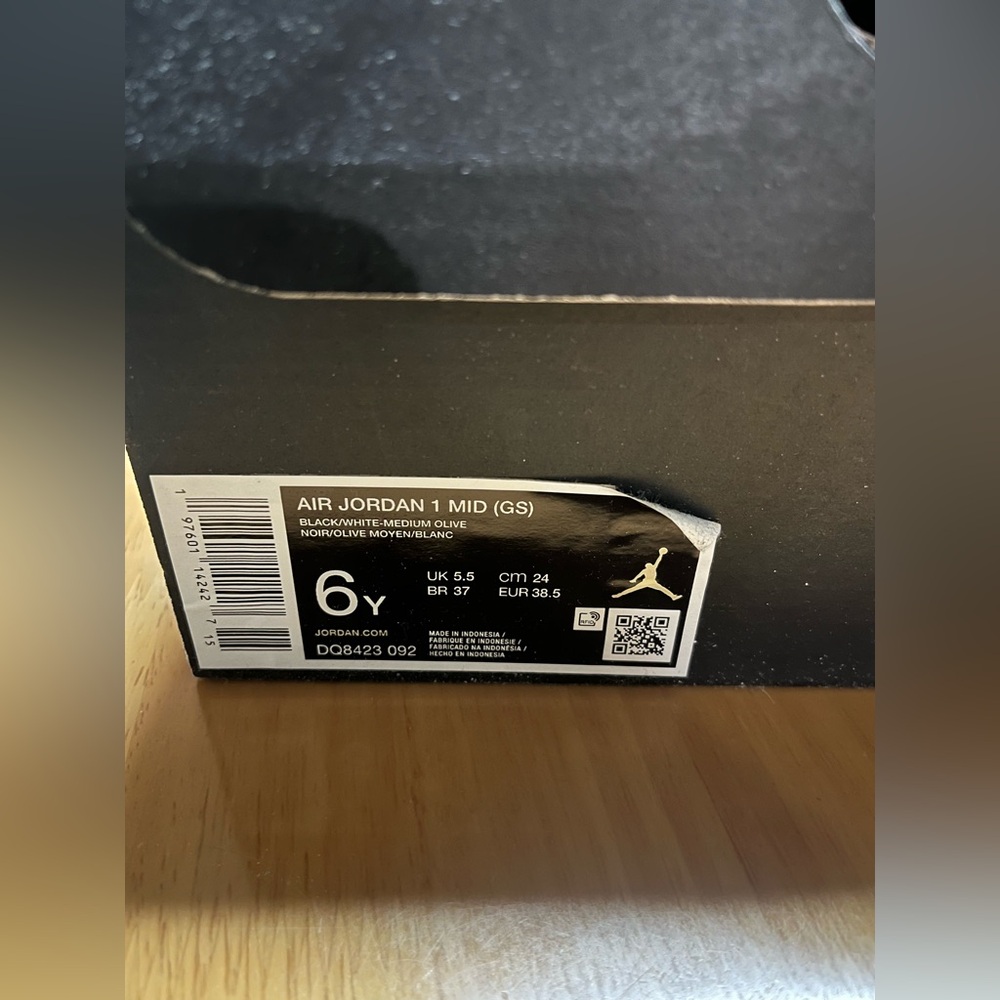 NEW Air Jordan 1 Mid- Kids Black and Olive Sneaker. Size 6Y. IN BOX, never worn - Picture 10 of 10